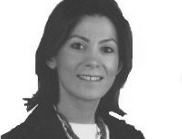 Close-up picutre of Hande Sozmen, a telco executive with strong experience in large corporations